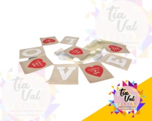 Foto de BANDEIROLA DE TECIDO LOVE