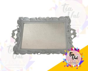 Foto de BANDEJA DE PLASTICO BRANCA ESPELHADA C/ ALÇA