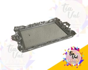 Foto de BANDEJA DE PLASTICO PRATA ESPELHADA C/ ALÇA
