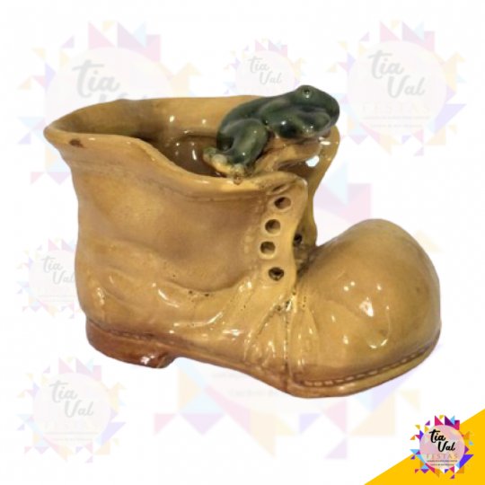 BOTA MARROM C/ SAPO
