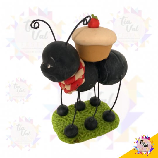 FORMIGA COM CUP CAKE PEQUENA