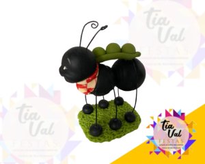Foto de FORMIGA COM ERVILHA PEQUENA