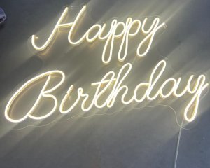 Foto de LETREIRO ACRILICO HAPPY BIRTHDAY  - LUZ QUENTE* 
