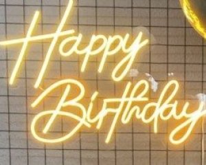 Foto de LETREIRO ACRILICO HAPPY BIRTHDAY  - LUZ AMARELA - QUENTE -  
