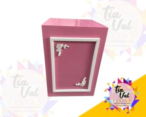 Foto de MESA CUBO ROSA COM MOLDURA GRANDE