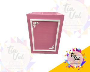 Foto de MESA CUBO ROSA COM MOLDURA MEDIO