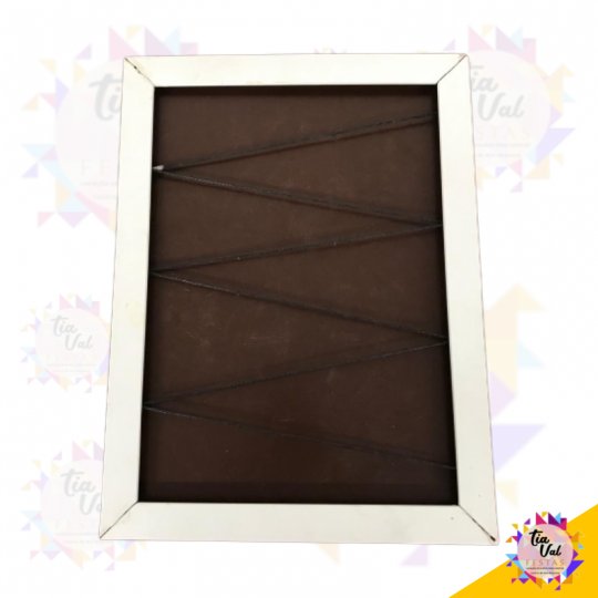 MOLDURA BRANCA C/ PRENDEDOR DE ROUPA