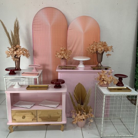 INSPIRAÇÃO MESA ROSA PEGBOAR-MESAS TELADAS BRANCAS