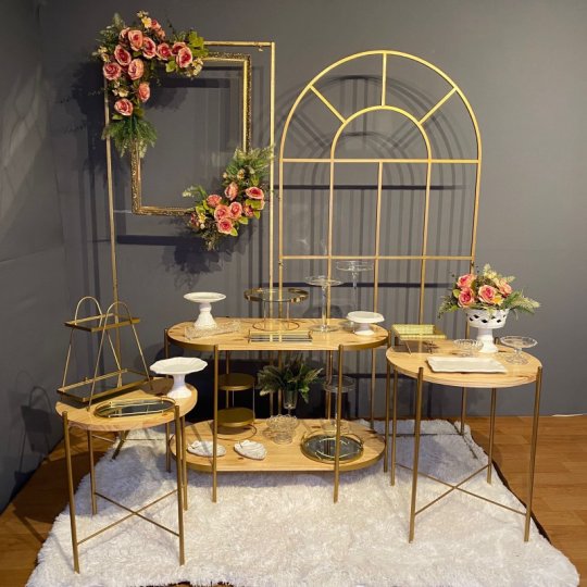 INSPIRAÇÃO DOURADA COM ROSAS