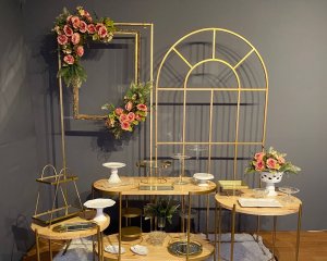 Foto de INSPIRAÇÃO DOURADA COM ROSAS