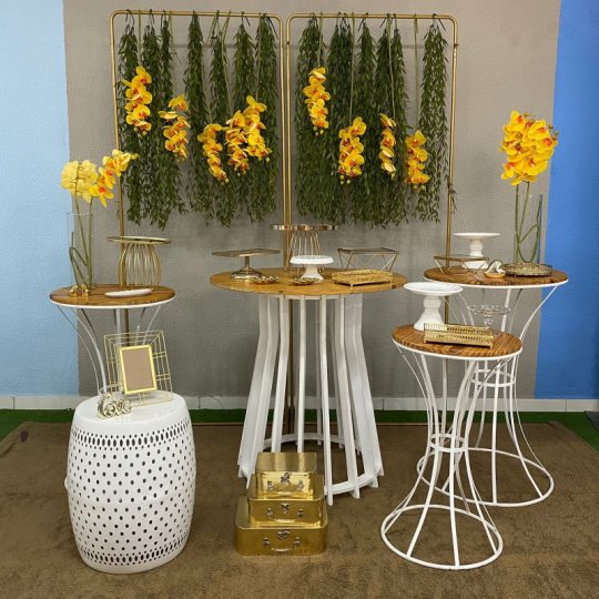 INSPIRAÇÃO DOURADA COM BRANCO ORQUIDEAS