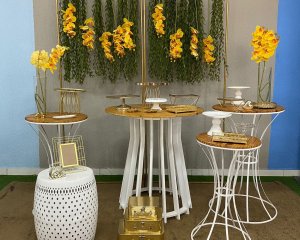 Foto de INSPIRAÇÃO DOURADA COM BRANCO ORQUIDEAS