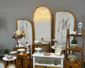 Foto de INSPIRAÇÃO HAPPY PAINEL INDIANO MESAS CRUAS