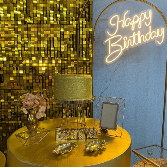 MONTAGEM PAINEL SHINE DOURADO - HAPPY  BIRTHDAY