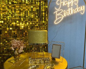 Foto de INSPIRAÇÃO PAINEL SHINE DOURADO - HAPPY  BIRTHDAY