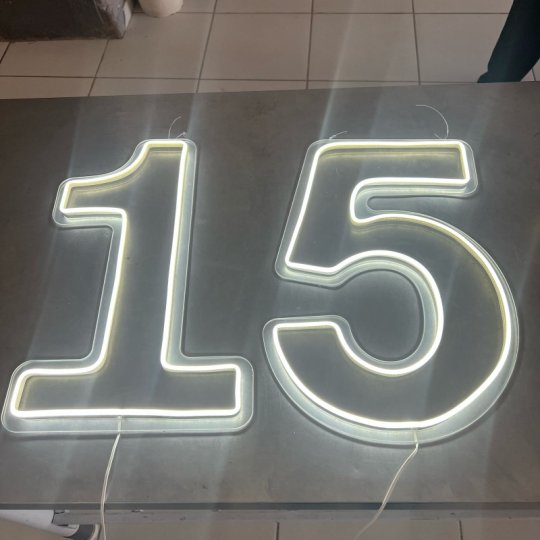NUMERO 15 LED