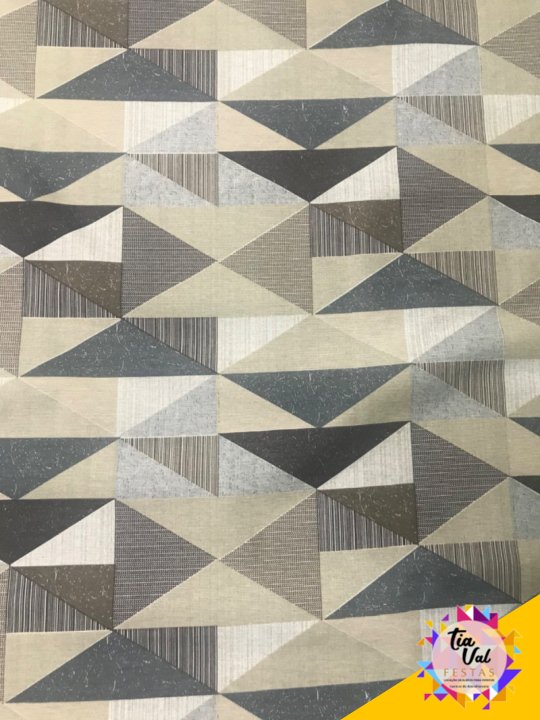 TAPETE TRIANGULOS 2,50M X 1,47M