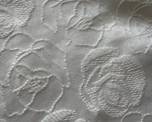 Foto de Toalha quadrada 1,50m branca jacard (ROSAS)