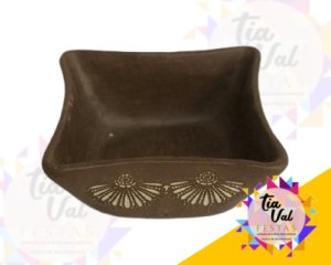 Foto de TRAVESSA DE BARRO QUADRADA FUNDA COM RENDA